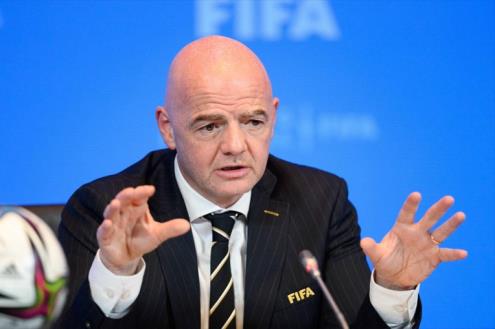 الهزيمة والحظر.. إنفانتينو يطالب بتوقيع عقوبات قوية ضد العنصرية 